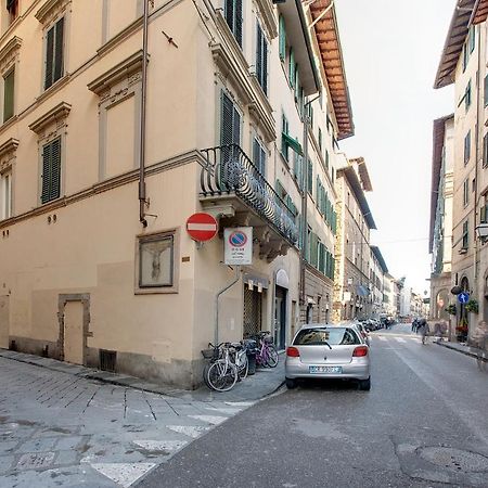 Windows On Florence Luaran gambar