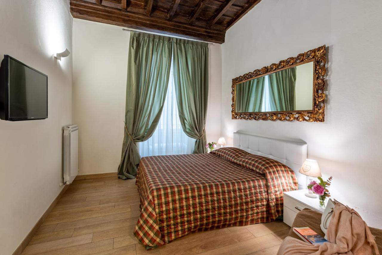 Windows On Florence Luaran gambar