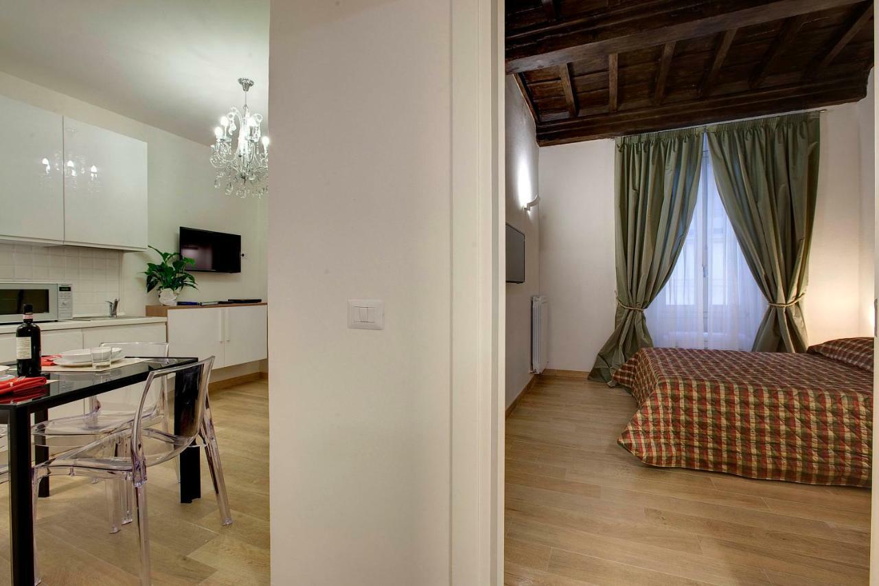 Windows On Florence Luaran gambar