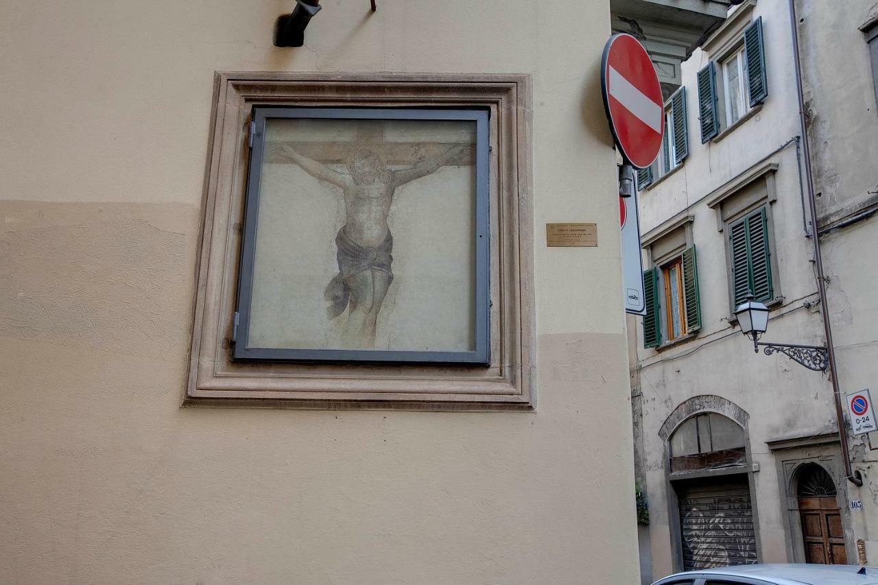 Windows On Florence Luaran gambar